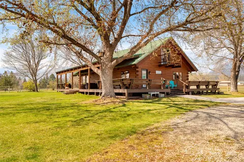 461 Hudson Ln, Victor, MT 59875