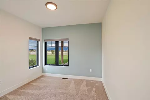 Bedroom - 34518 Eagle Crest Dr, Polson, MT 59860 photo 4 of 6