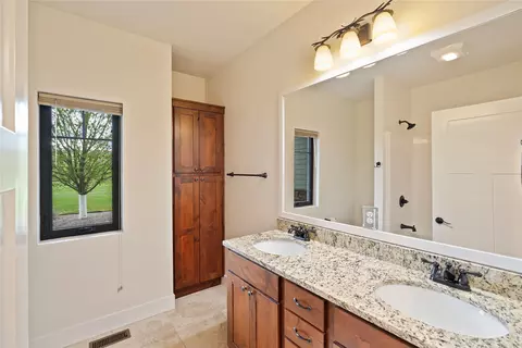 Bath - 34518 Eagle Crest Dr, Polson, MT 59860 photo 2 of 2