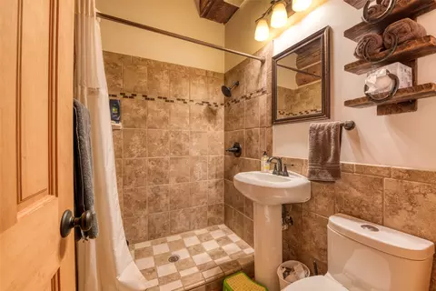 Bath - 1288 Golf Course Rd, Hamilton, MT 59840 photo 4 of 5