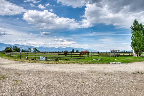 Exterior - 1288 Golf Course Rd, Hamilton, MT 59840 photo 4 of 10