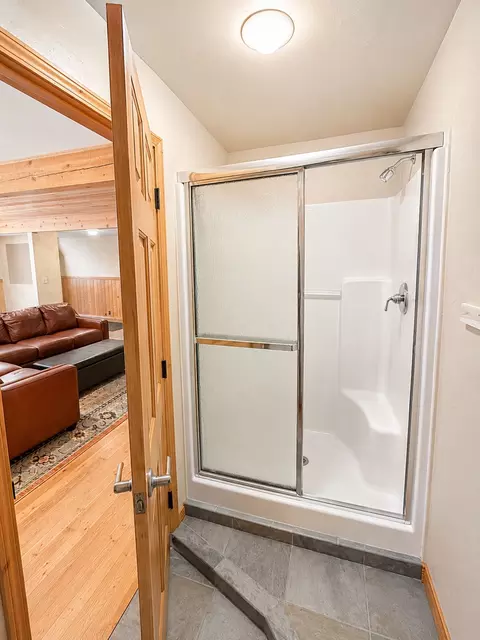 Bath - 623 Delrey Rd, Whitefish, MT 59937 photo 1 of 8