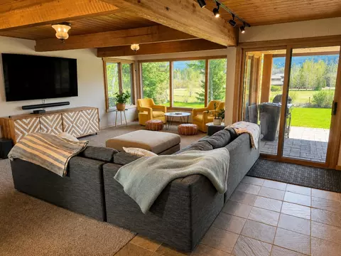 Living - 623 Delrey Rd, Whitefish, MT 59937 photo 6 of 10