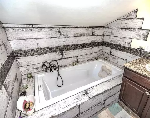 Bath - 500 1st Ave E, Eureka, MT 59917 photo 3 of 3