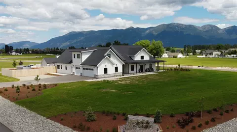 415 Charlotte Peak Dr, Kalispell, MT 59901