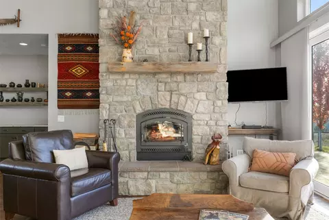 Living - 451 Bitterroot Dr, Florence, MT 59833 photo 2 of 3
