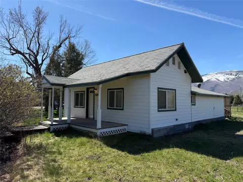 901 Sleeping Child Rd, Hamilton, MT 59840