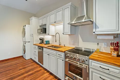 Kitchen - 16 Grassy Mountain Rd, Clancy, MT 59634 photo 3 of 4