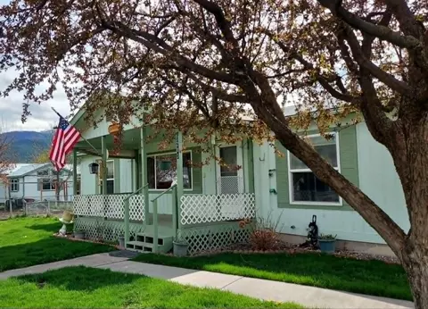 203 E Oak St, Plains, MT 59859