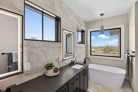 Bath - 2 Spring View Ln, Great Falls, MT 59404 photo 3 of 13