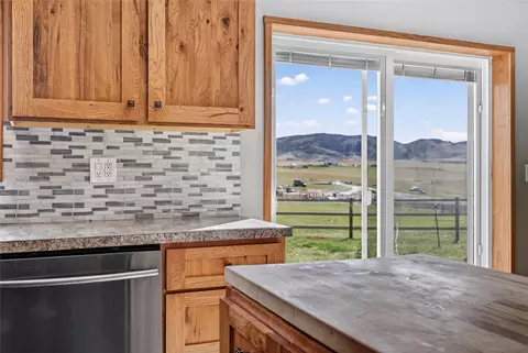 Kitchen - 10 Lester Ln, Cardwell, MT 59721 photo 6 of 8