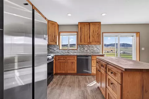 Kitchen - 10 Lester Ln, Cardwell, MT 59721 photo 4 of 8