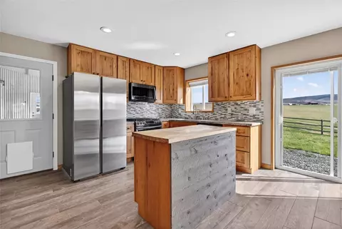 Kitchen - 10 Lester Ln, Cardwell, MT 59721 photo 2 of 8