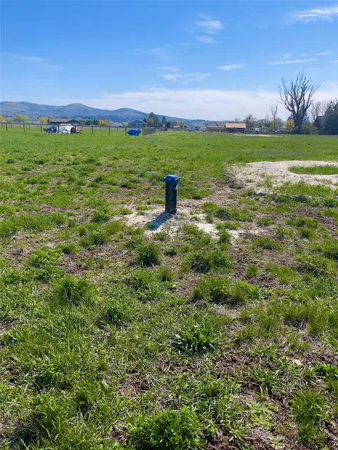 4544 Store Ln, Stevensville, MT 59870