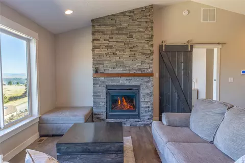 Living - 10 Ridgeview Dr, Clancy, MT 59634 photo 3 of 3