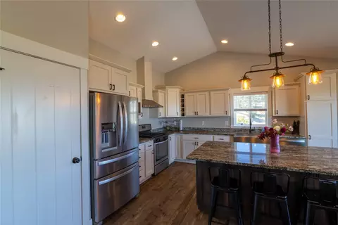 Kitchen - 10 Ridgeview Dr, Clancy, MT 59634 photo 2 of 6