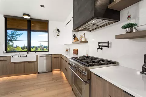 Kitchen - 48 Eagle Rock Dr, Bigfork, MT 59911 photo 4 of 5