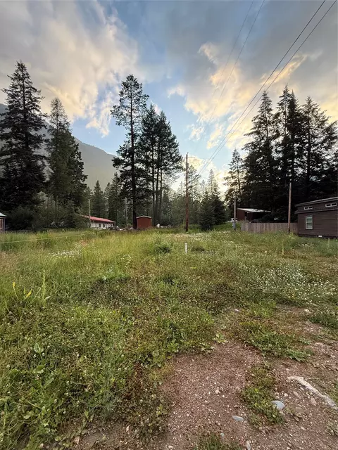 526 Glacier Ave, Hungry Horse, MT 59919