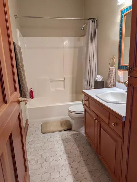 Bath - 216 Moonlight Trl, Kalispell, MT 59901 photo 1 of 2