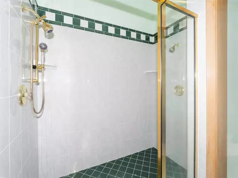Bath - 317 Wolf Run Dr, Whitefish, MT 59937 photo 3 of 6