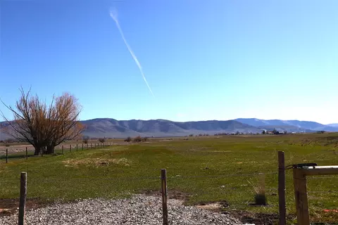 24 Cluzen Rd, Lonepine, MT 59848