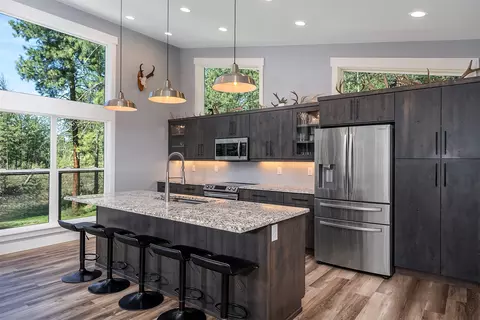 Kitchen - 41002 Canyon View Cir, Polson, MT 59860 photo 2 of 6