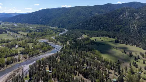 6400 Boondock Ln, Clinton, MT 59825