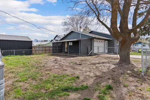 Exterior - 403 8th St E, Polson, MT 59860 photo 2 of 7