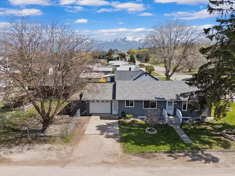 403 8th St E, Polson, MT 59860