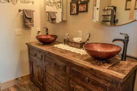 Bath - 51 Whitehorse Rd, Townsend, MT 59644 photo 2 of 5