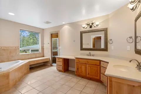 Bath - 565 Chickadee Ln, Victor, MT 59875 photo 1 of 4