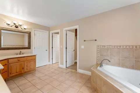 Bath - 565 Chickadee Ln, Victor, MT 59875 photo 2 of 4