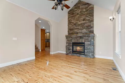 Living - 565 Chickadee Ln, Victor, MT 59875 photo 3 of 7