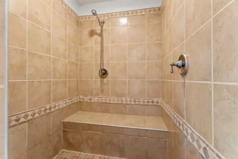 Bath - 565 Chickadee Ln, Victor, MT 59875 photo 3 of 4