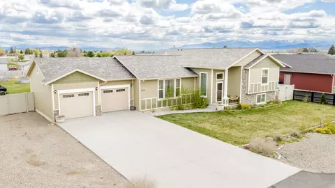 5141 Crescent Moon Dr, Helena, MT 59602