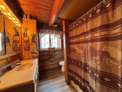Bath - 575 S Rolling Hills Rd, Eureka, MT 59917 photo 1 of 1