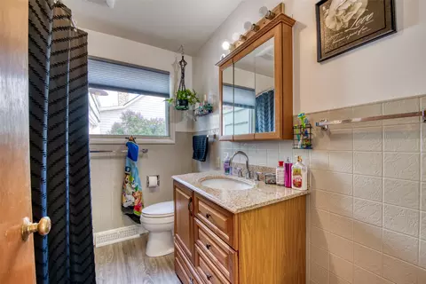 Bath - 417 S 8th St, Hamilton, MT 59840 photo 1 of 1