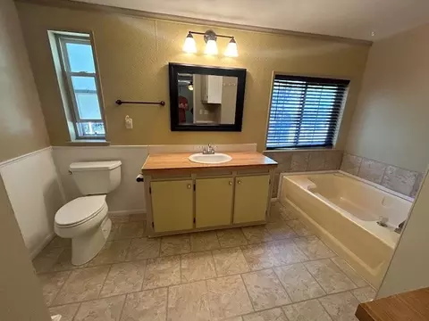 Bath - 103 Silverbow Ct, Victor, MT 59875 photo 4 of 5