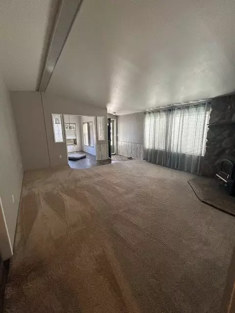 Living - 103 Silverbow Ct, Victor, MT 59875 photo 2 of 4