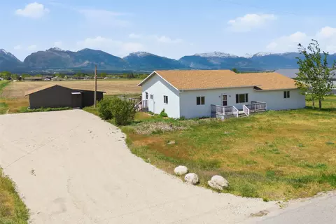 877 Oil Well Rd, Corvallis, MT 59828