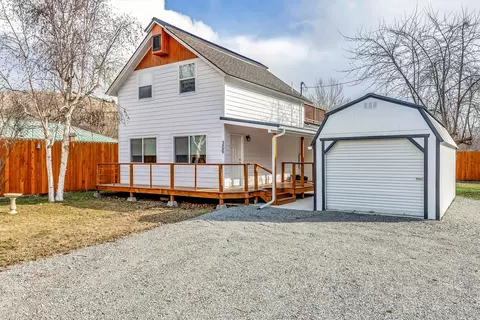 306 Central Ave, Plains, MT 59859