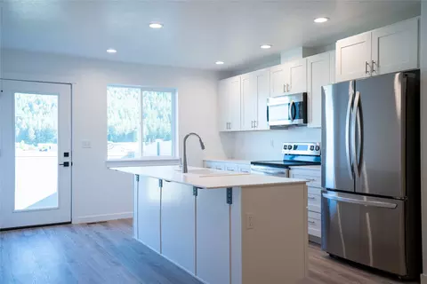 Kitchen - 125 Peaks View Loop, Kalispell, MT 59901 photo 2 of 3