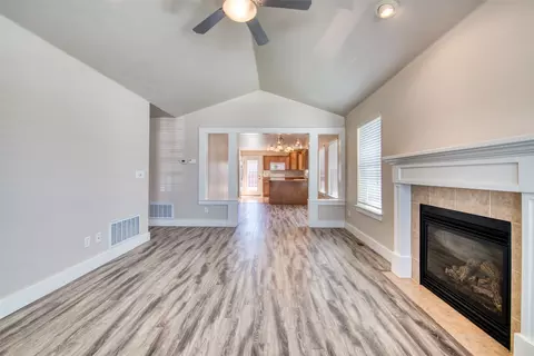 Living - 101 Silverberry St, Hamilton, MT 59840 photo 2 of 5