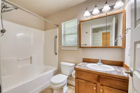 Bath - 101 Silverberry St, Hamilton, MT 59840 photo 2 of 2