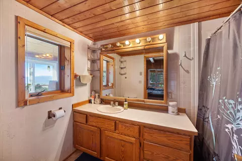 Bath - 784 Pluid Rd, Eureka, MT 59917 photo 1 of 2