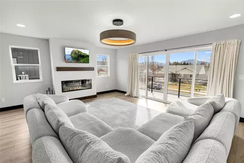 240 Kara Dr, Kalispell, MT 59901