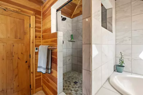Bath - 35800 Cat Face Rd, Bonner, MT 59823 photo 4 of 6