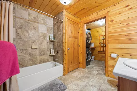 Bath - 35800 Cat Face Rd, Bonner, MT 59823 photo 5 of 6