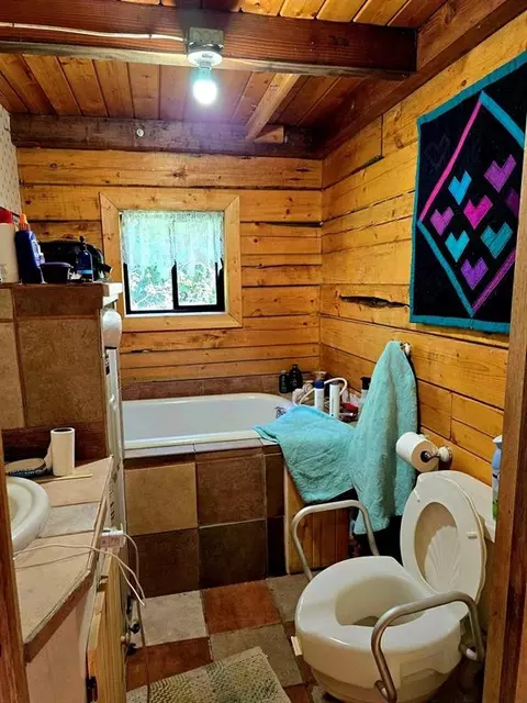 Bath - 1741 Warland Rd, Libby, MT 59923 photo 3 of 3