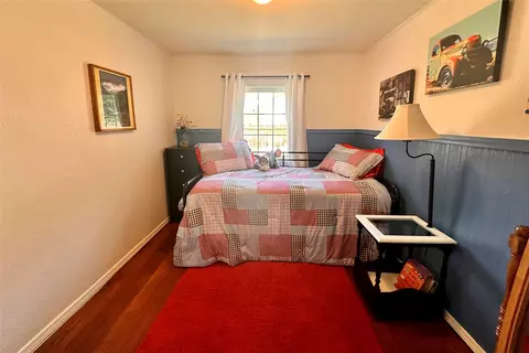 Bedroom - 302 N 6th St, Hamilton, MT 59840 photo 2 of 6